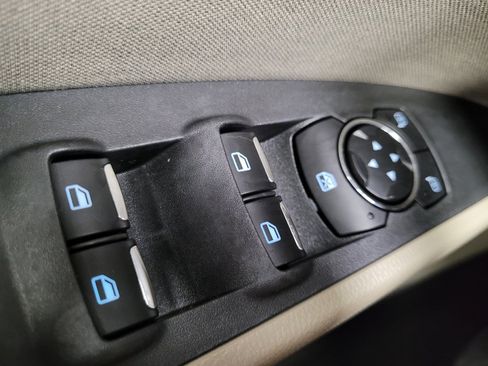 Used 2019 Ford Fusion SE image 27