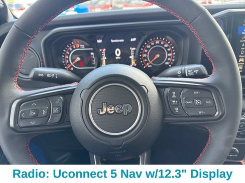 Used 2024 Jeep Gladiator Rubicon w/ Technology Group AWD/4WD image 15