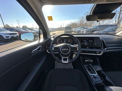 Used 2024 Kia Sportage LX image 16
