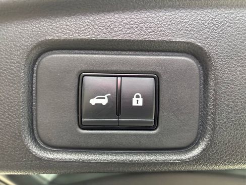 Used 2023 Nissan Pathfinder SL w/ Black Appearance Package image 14