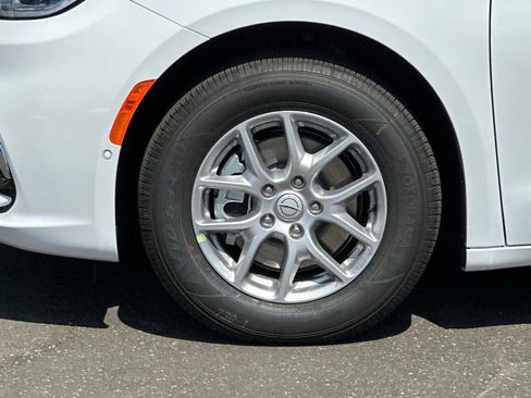 New 2026 Chrysler Pacifica Select image 26