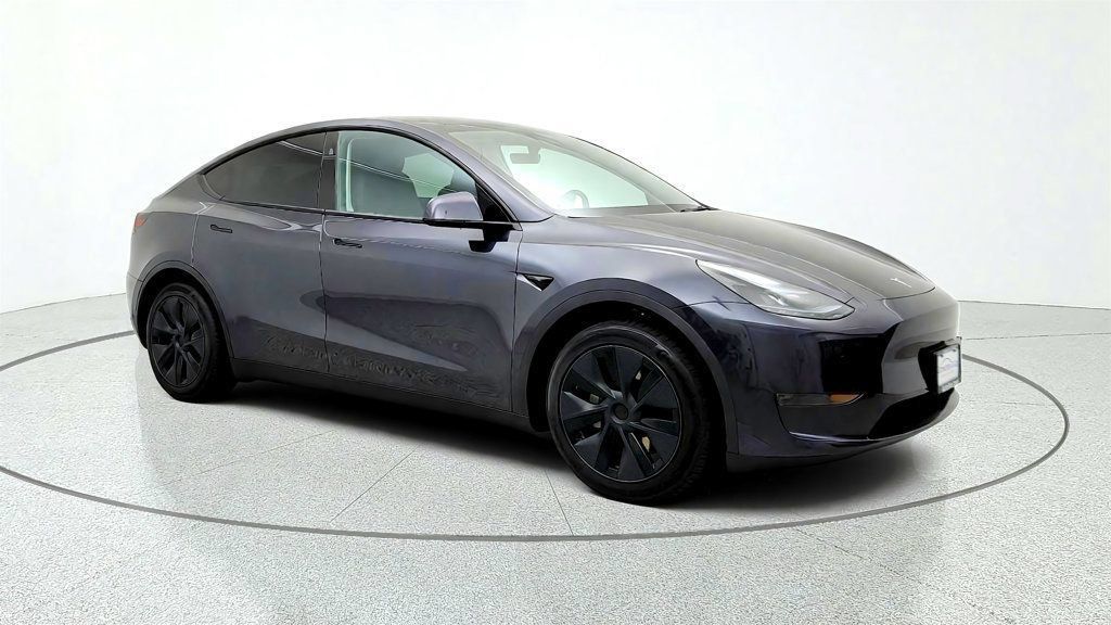 Used 2025 Tesla Model Y Long Range RWD image 3