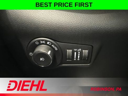 New 2026 Jeep Compass Limited w/ Sun, Sound & Navigation Group AWD/4WD image 23