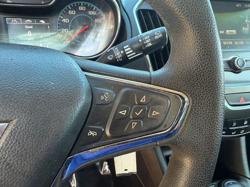 Used 2017 Chevrolet Cruze LT image 23