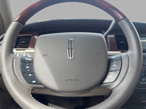 Used 2008 Lincoln Town Car Signature Limited RWD image 20