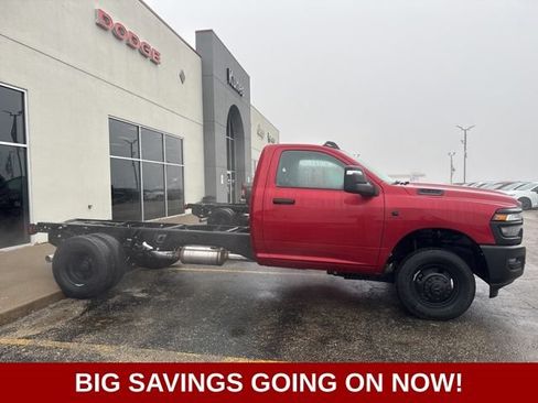 New 2025 RAM 3500 Tradesman AWD/4WD image 12