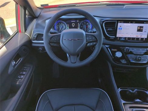 New 2026 Chrysler Pacifica Limited image 16