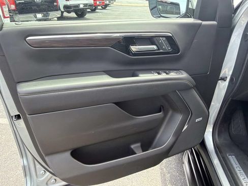 Used 2025 Chevrolet Tahoe Premier AWD/4WD image 18