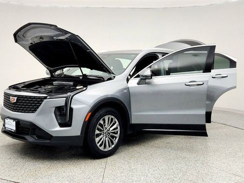 Used 2024 Cadillac XT4 Premium Luxury image 9