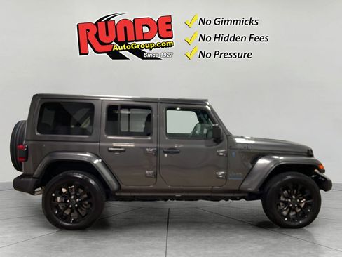 Used 2025 Jeep Wrangler Unlimited Sahara w/ Safety Group image 7