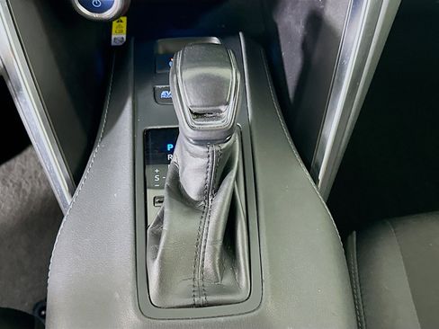 Used 2021 Toyota Venza LE w/ Carpet Mat Package (TMS) image 25