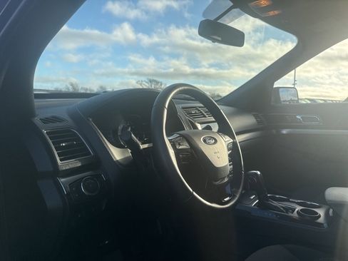 Used 2019 Ford Explorer XLT w/ Equipment Group 201A image 29