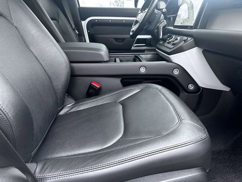 Used 2024 Land Rover Defender 130 S image 40