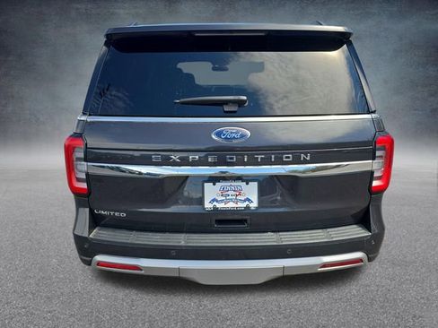Used 2022 Ford Expedition Limited image 6