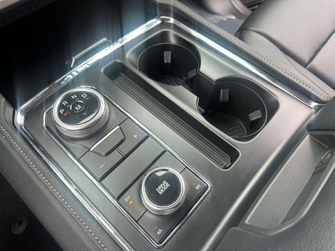 Used 2024 Ford Expedition XLT image 18