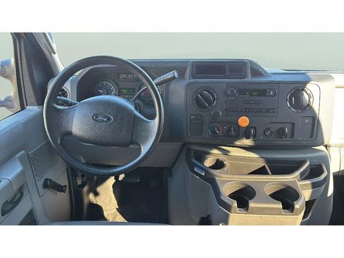 Used 2014 Ford E-250 and Econoline 250 image 14