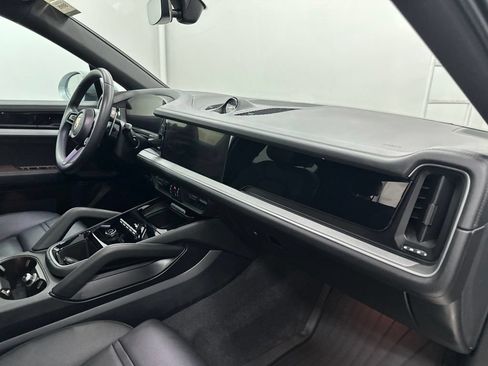 Used 2024 Porsche Cayenne Coupe AWD/4WD image 27