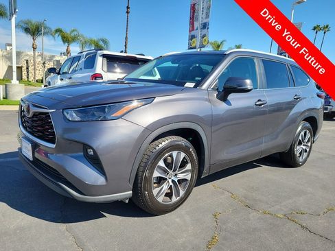 Used 2024 Toyota Highlander XLE FWD image 31