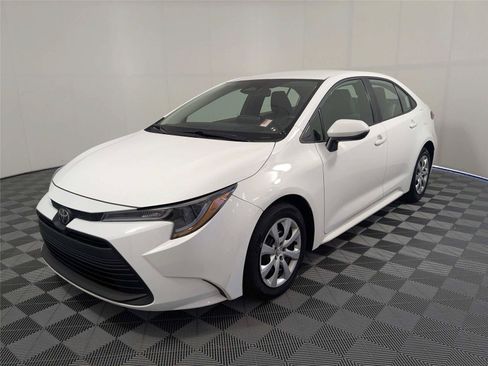 Used 2025 Toyota Corolla LE w/ Convenience Package FWD image 2