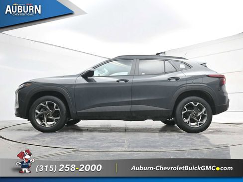 New 2026 Chevrolet Trax LT w/ LT Convenience Package image 18