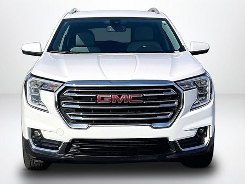 Used 2024 GMC Terrain SLT image 2