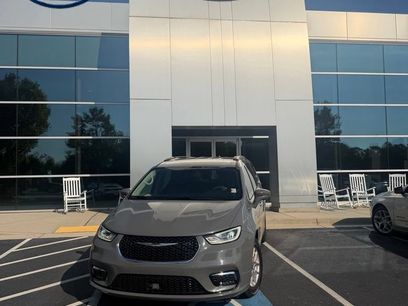 Used 2022 Chrysler Pacifica Touring-L