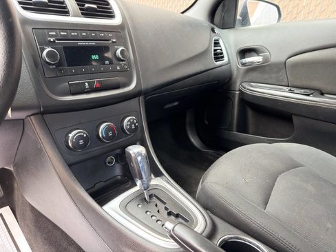 Used 2012 Dodge Avenger SE image 11
