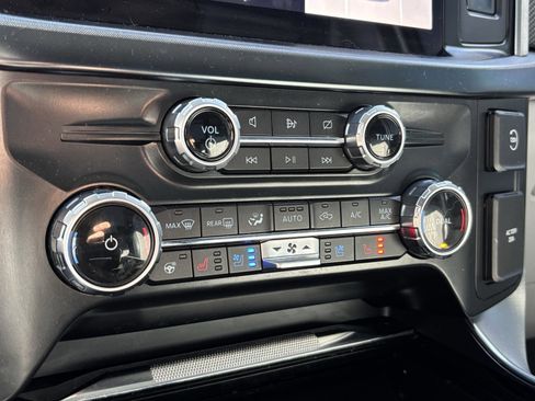 Used 2022 Ford F150 Limited image 9