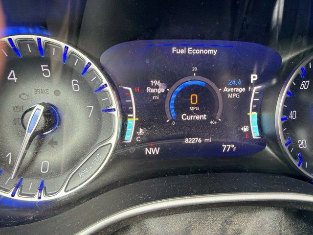 Used 2022 Chrysler Pacifica Touring-L w/ Uconnect Theater Family Group FWD image 9