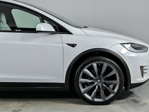 Used 2018 Tesla Model X 75D image 15