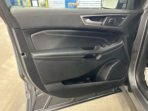Used 2022 Ford Edge Titanium image 11