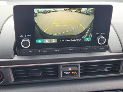 Used 2025 Honda Pilot Sport image 6