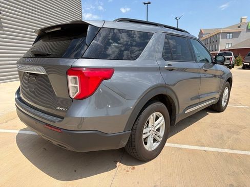 Used 2024 Ford Explorer XLT AWD/4WD image 3