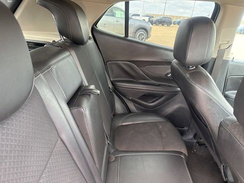 Used 2022 Buick Encore Preferred image 29