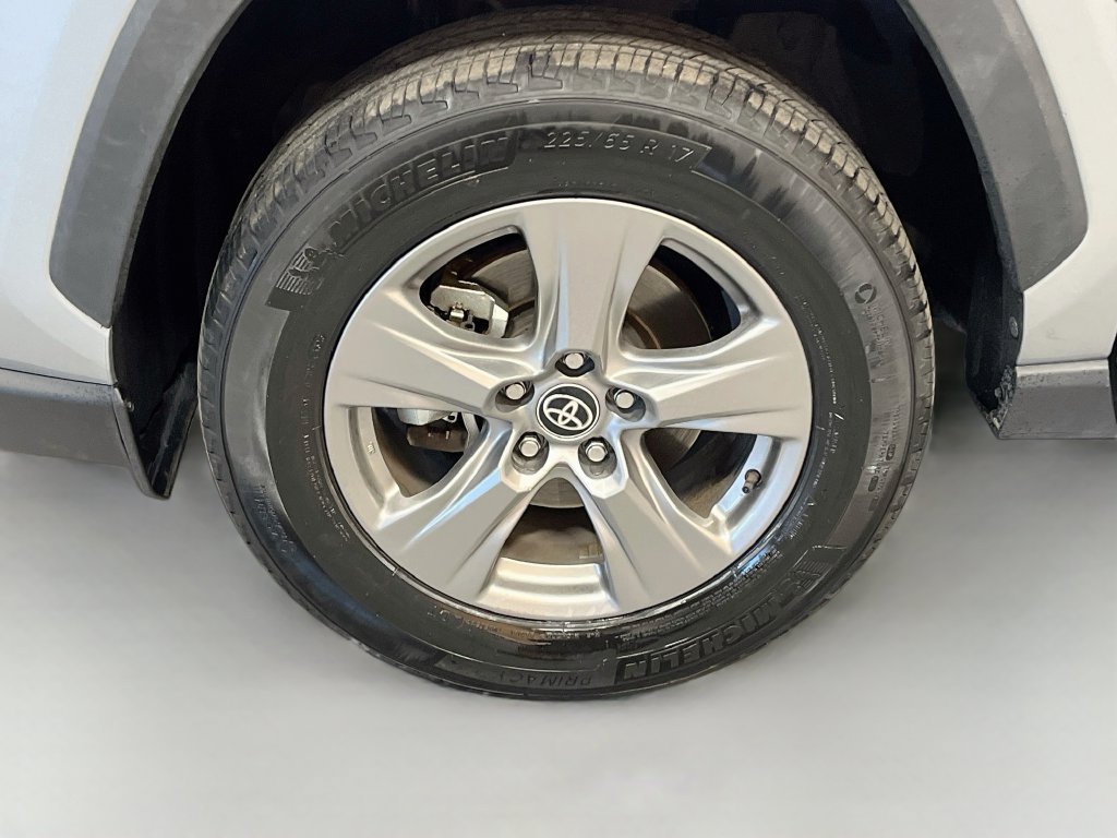 Used 2024 Toyota RAV4 XLE AWD/4WD image 30