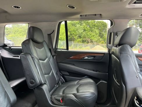Used 2015 Cadillac Escalade Luxury AWD/4WD image 39
