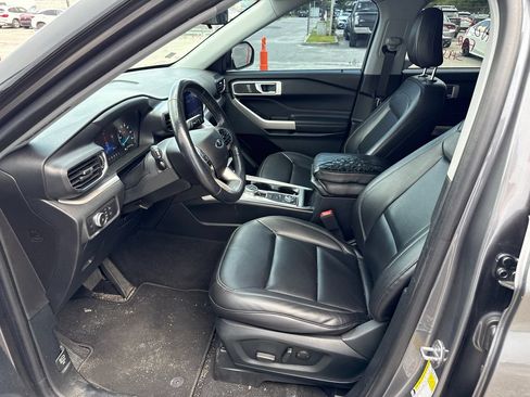 Used 2021 Ford Explorer XLT w/ Equipment Group 202A AWD/4WD image 10