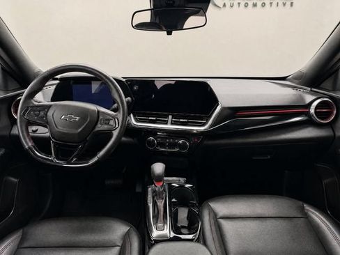Used 2025 Chevrolet Trax RS w/ Sunroof Package FWD image 14