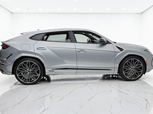 Used 2026 Lamborghini Urus SE AWD/4WD image 15