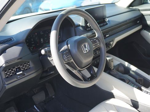 Used 2025 Honda Accord SE image 18