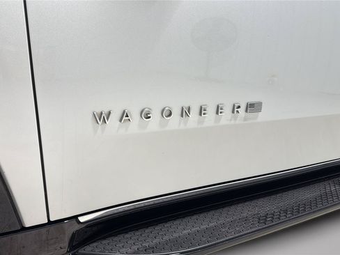 Used 2023 Jeep Wagoneer Series II w/ Premium Group I AWD/4WD image 37