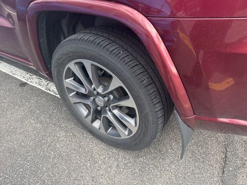 Used 2017 Jeep Grand Cherokee Overland image 9