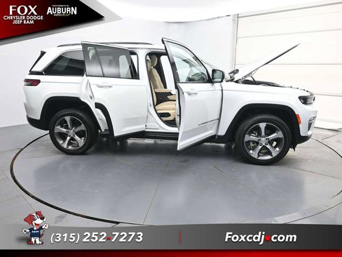 Used 2025 Jeep Grand Cherokee Limited AWD/4WD image 42