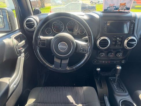 Used 2011 Jeep Wrangler Unlimited Sahara AWD/4WD image 10