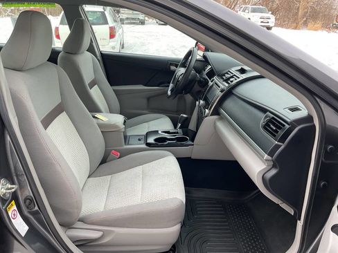 Used 2014 Toyota Camry LE image 35