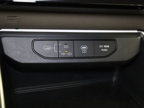 Used 2025 Kia Carnival FWD image 26