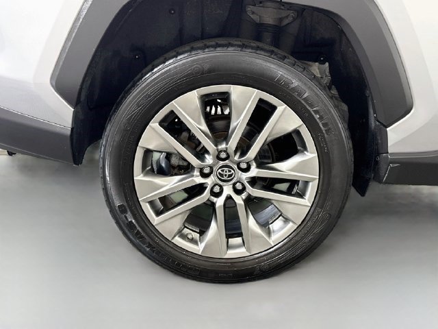 Used 2019 Toyota RAV4 XLE Premium FWD image 27