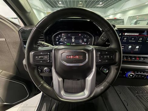 Used 2025 GMC Sierra 1500 SLT AWD/4WD image 17