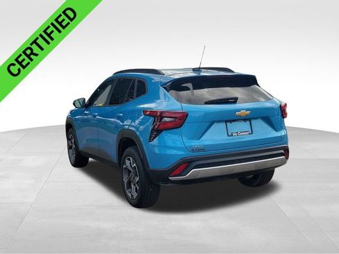 Certified 2025 Chevrolet Trax LT w/ Driver Confidence Package FWD image 5