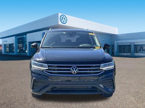 Certified 2023 Volkswagen Tiguan SE w/ Panoramic Sunroof Package AWD/4WD image 2